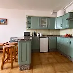 3 Minute Walk To The Apartman *
